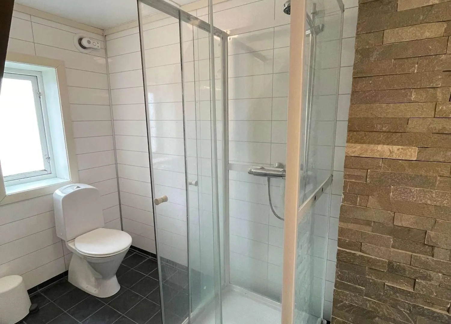 1Sb23 - Cozy Budget Apartment Bergen 0*,  Norway
